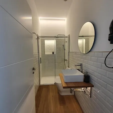 Lejlighed - Bedroom, Bathroom & Kitchen