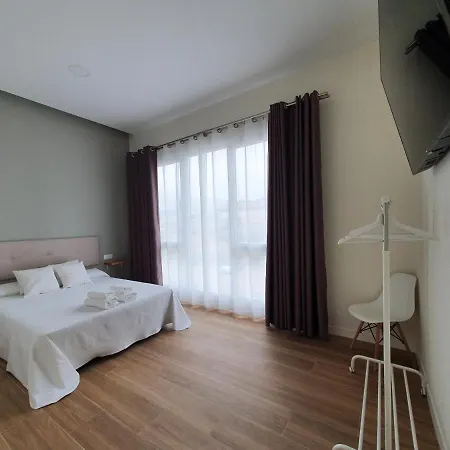 Lejlighed - Bedroom, Bathroom & Kitchen *
