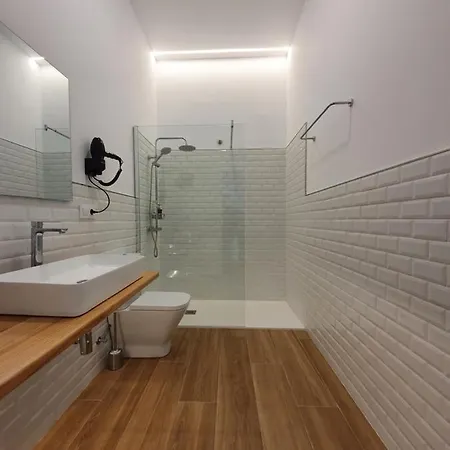 Lejlighed - Bedroom, Bathroom & Kitchen